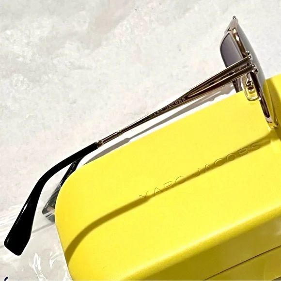 Marc Jacobs 59MM Navigator Sunglasses w/Detachable Chain-Gold Black/Brown-Pink - Picture 8 of 16